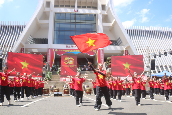 Tổ chức Chương trình biểu diễn Nghệ thuật đường phố với chủ đề “Ngày hội non sông”